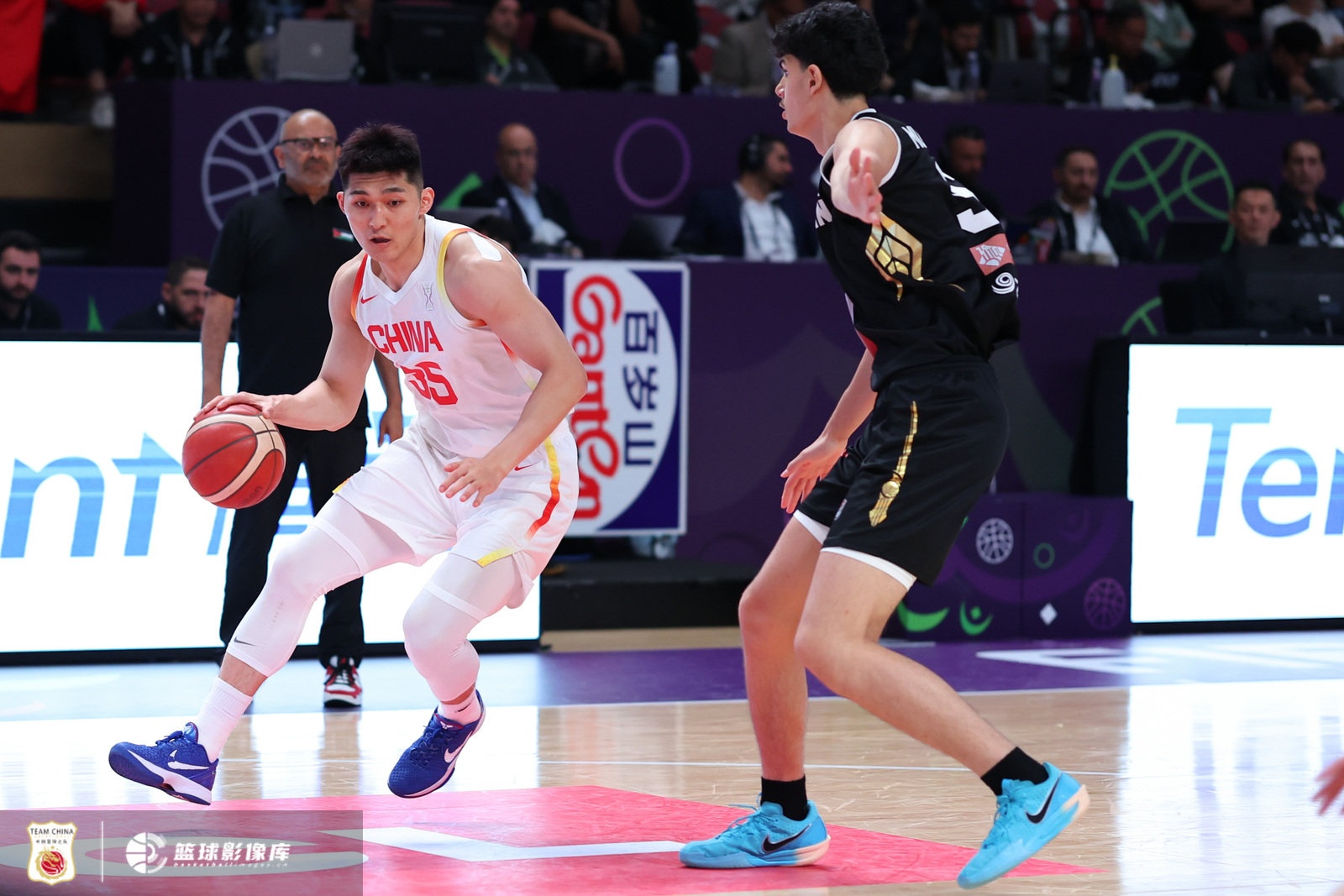 Kaiyun Sports-郭艾伦谈李祥波：没想到我的广州队友入选国家队 还在决赛上场了