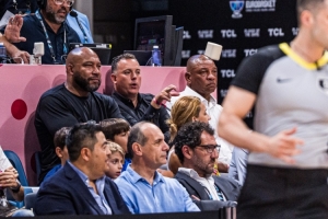 字母哥率希腊首战意大利 里弗斯&amp;哈姆&amp;雄鹿GM现场看球