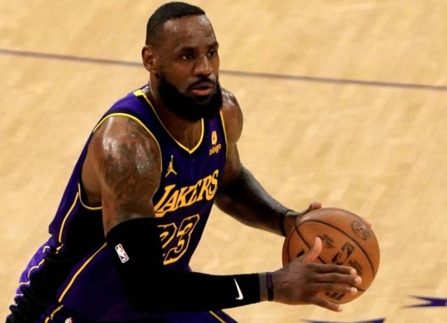 开云体育-垃圾时间湖人玩火险些翻车 近9胜8排名竟纹丝未动