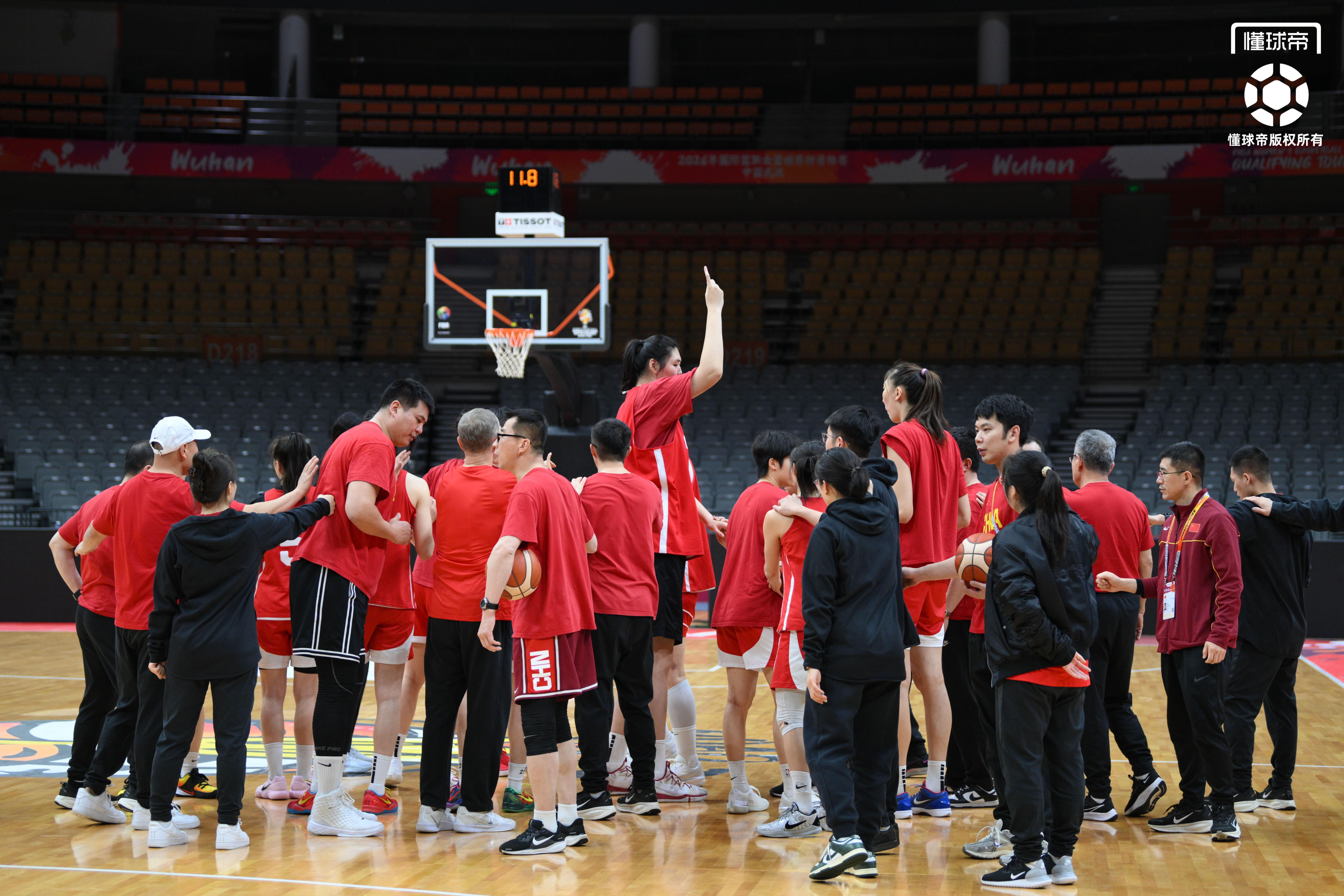 体育赛事-中国女篮世预赛最后一练，王治郅到场观看&amp;amp;全队精神饱满